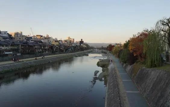 城市河道生態(tài)治理與景觀提升策略 —“復(fù)式藍(lán)線管理”(圖1)